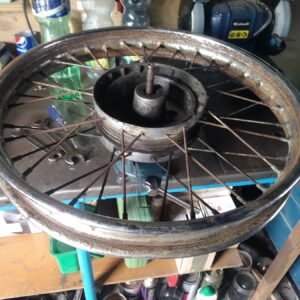 ČZ 175 typ 470 z roku 1968 - Čištění předního kola 10 ČZ 175 typ 470 z roku 1968 - Čištění předního kola 5
