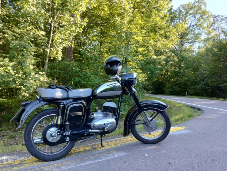 ČZ 125 typ 453 z roku 1961 – Projížďka 8 [1]