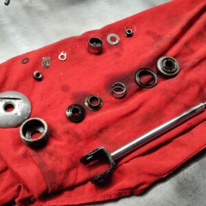 ČZ 125 typ 453 z roku 1961 - Oprava zadních tlumičů 48 ČZ 125 typ 453 z roku 1961 - Oprava zadních tlumičů 48