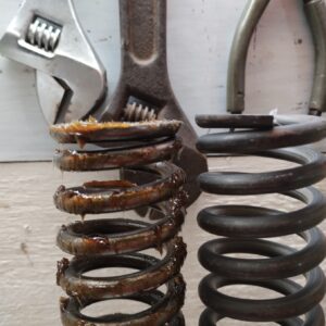 ČZ 125 typ 453 z roku 1961 - Oprava zadních tlumičů 52 ČZ 125 typ 453 z roku 1961 - Oprava zadních tlumičů 52