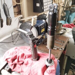 ČZ 125 typ 453 z roku 1961 - Oprava zadních tlumičů 64 ČZ 125 typ 453 z roku 1961 - Oprava zadních tlumičů 64