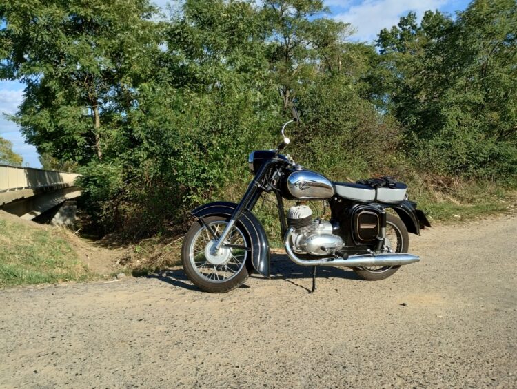 ČZ 125 typ 453 z roku 1961 – Projížďka 13 [1]