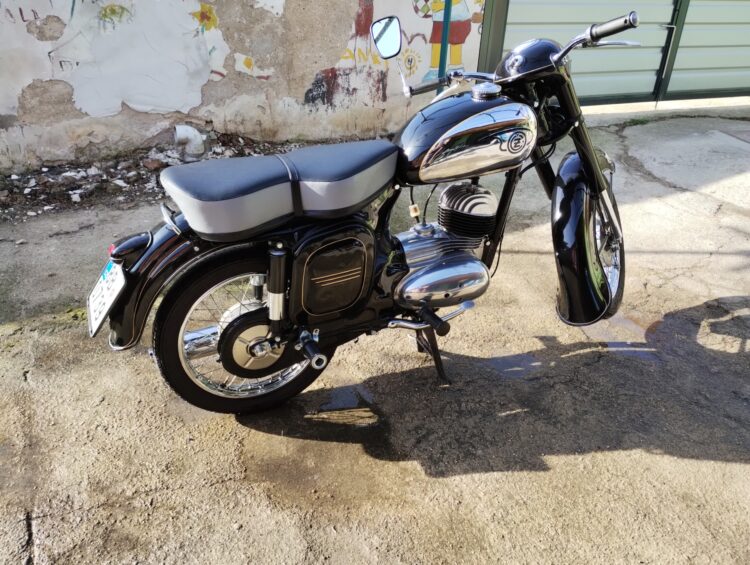 ČZ 125 typ 453 z roku 1961 – Po koupeli 2