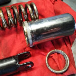 ČZ 125 typ 453 z roku 1961 – Oprava zadních tlumičů 11