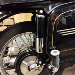 ČZ 125 typ 453 z roku 1961 – Oprava zadních tlumičů 31