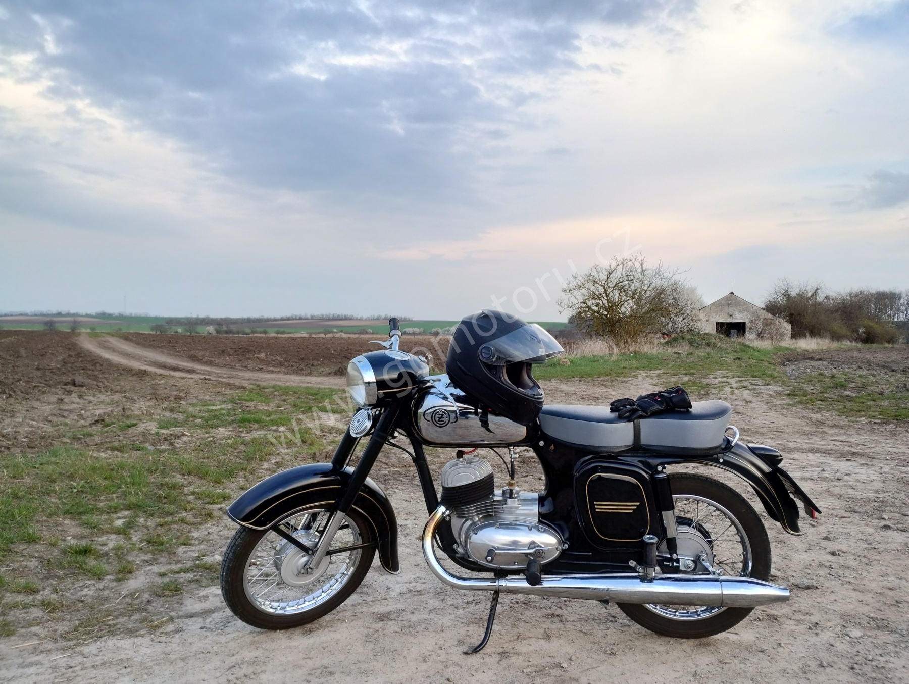 ČZ 125 typ 453 z roku 1961 - Nová trasa 100 ČZ 125 typ 453 z roku 1961 - Nová trasa 100