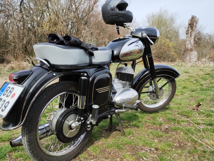 ČZ 125 typ 453 z roku 1961 – Rozhledna Anička 12