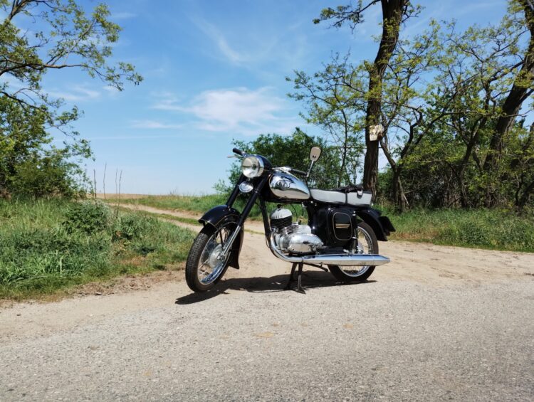 ČZ 125 typ 453 z roku 1961 – Koupel a malý okruh 5