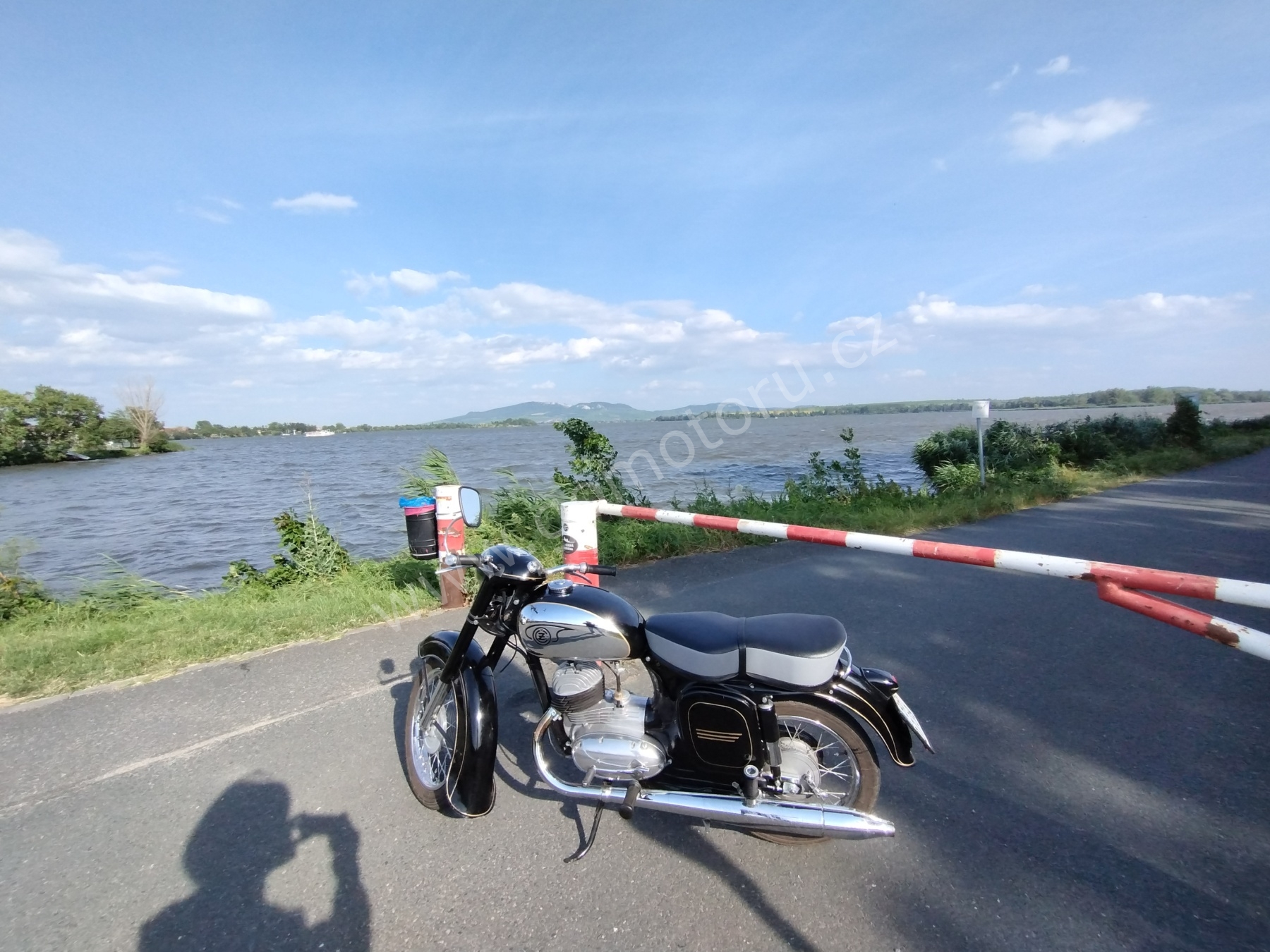 ČZ 125 typ 453 z roku 1961 - Vodní nádrž Nové Mlýny 128 ČZ 125 typ 453 z roku 1961 - Vodní nádrž Nové Mlýny 128