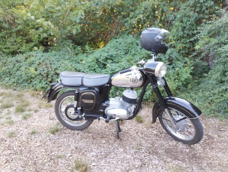 Čz 125 typ 453 z roku 1961 rozhledna anička podruhé [1]