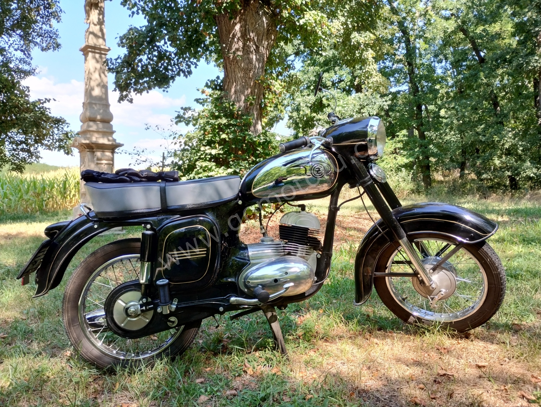 ČZ 125 typ 453 z roku 1961 - U Auerového kříže 141 ČZ 125 typ 453 z roku 1961 - U Auerového kříže 141