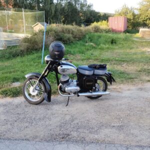ČZ 125 typ 453 z roku 1961 – Zámek Boskovštejn 4