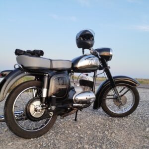 ČZ 125 typ 453 z roku 1961 – Zámek Boskovštejn 8