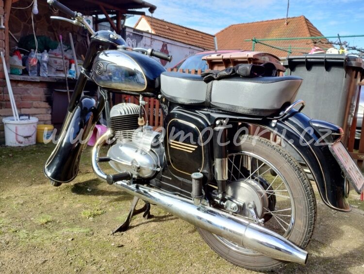 ČZ 125 typ 453 z roku 1961 - Deník 2025 1