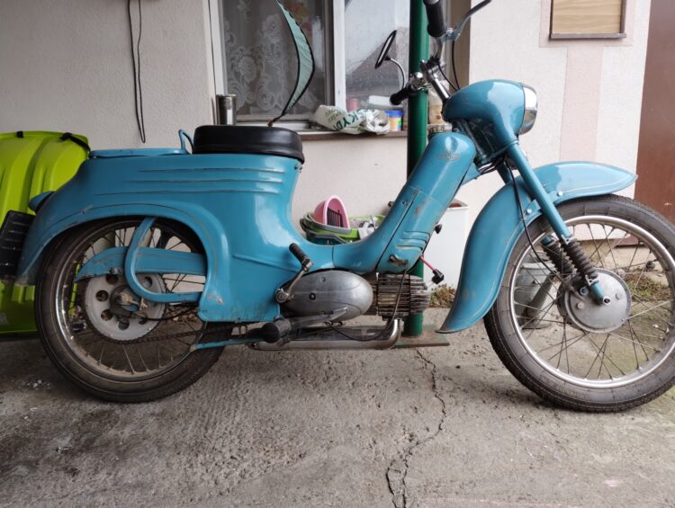 jawa 50 typ 555 z roku 1959 první start v roce 2025 [1]