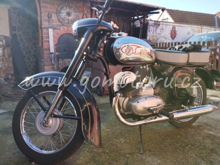 ČZ 125 typ 453 z roku 1961 - První velký okruh 2025 6