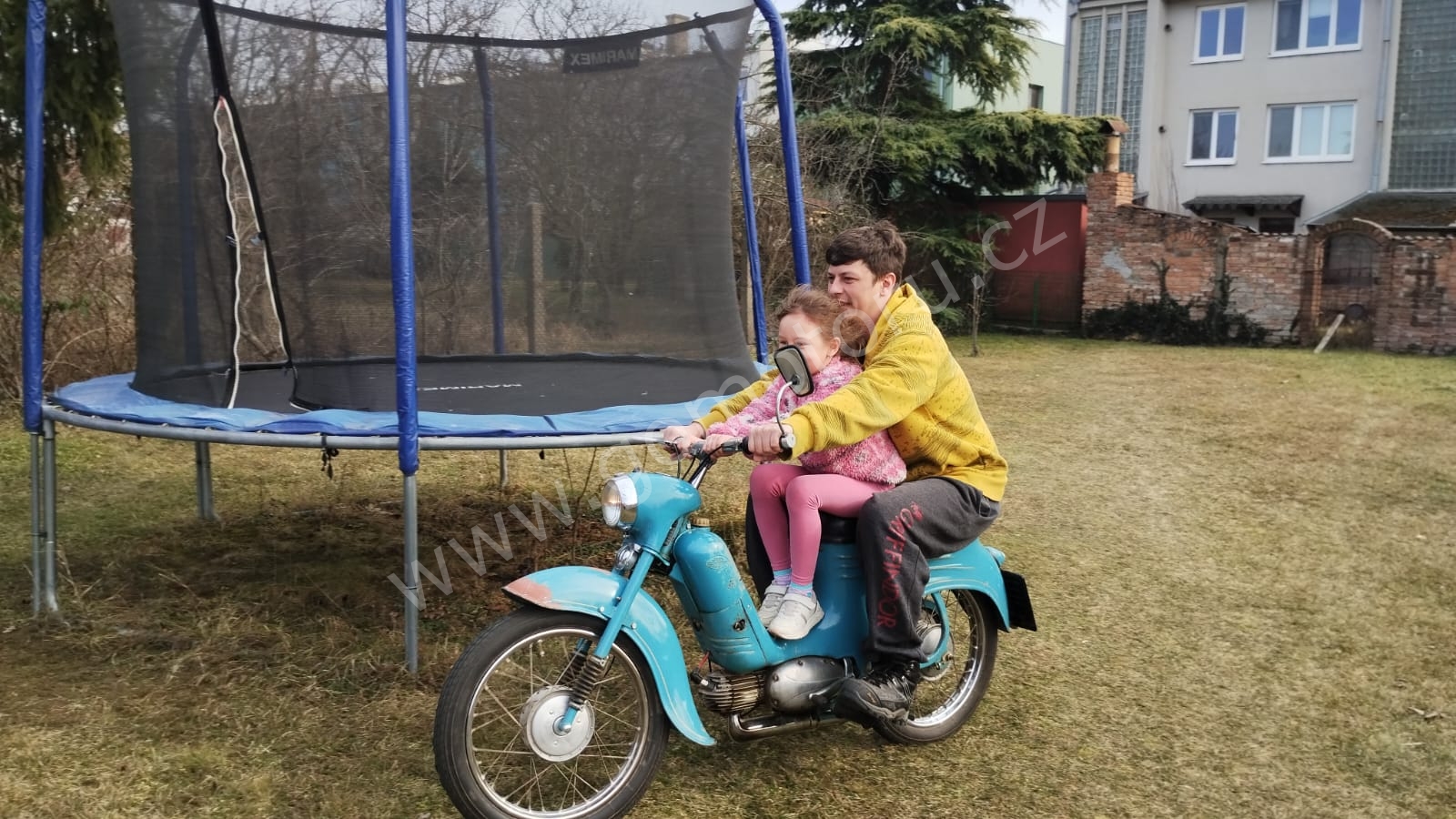 Jawa 50 typ 555 z roku 1959 - Druhá jízda 2025 1 Jawa 50 typ 555 z roku 1959 - Druhá jízda 2025 1