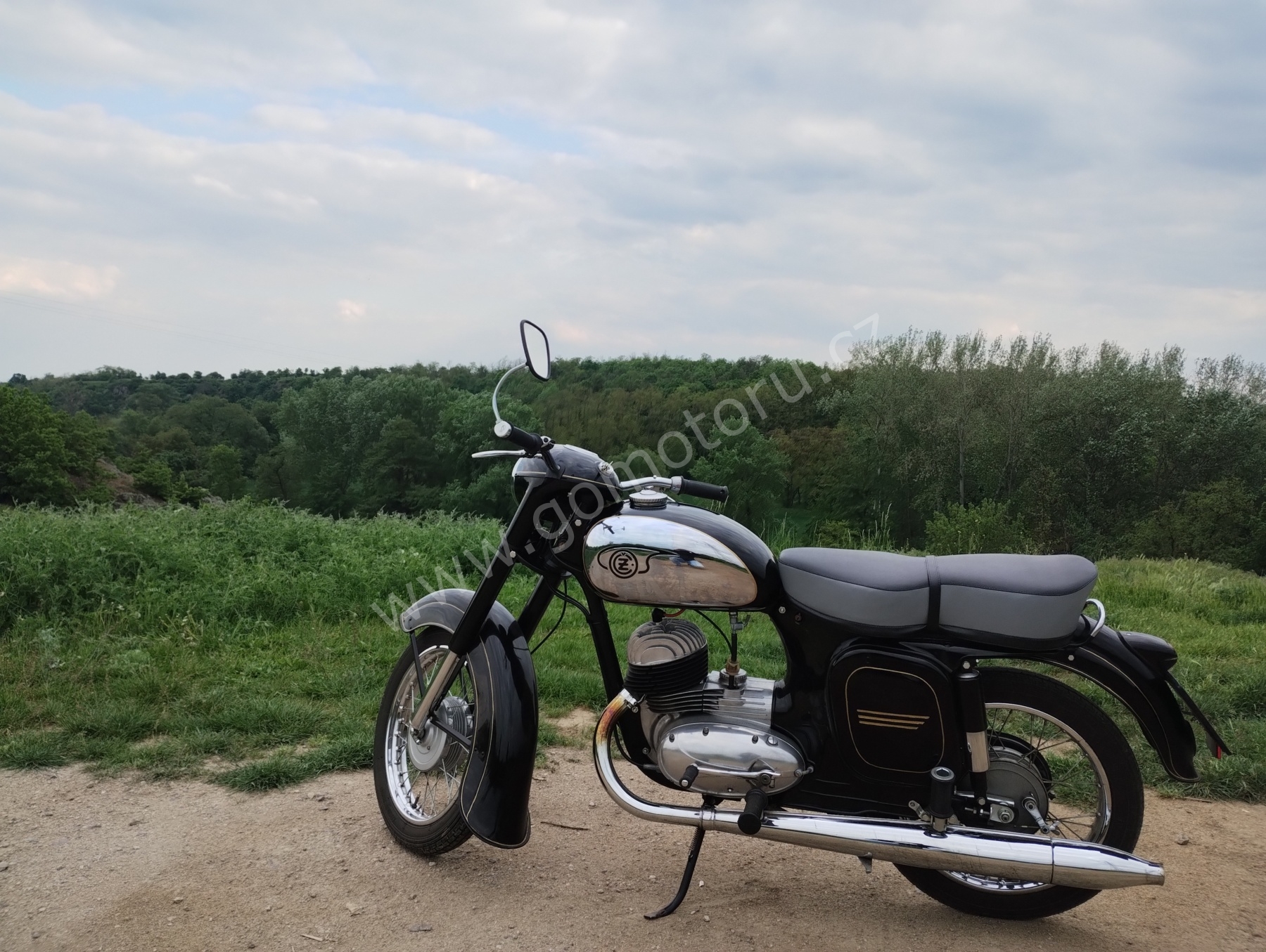 ČZ 125 typ 453 z roku 1961 - Okolo komína 67 ČZ 125 typ 453 z roku 1961 - Okolo komína 67