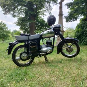 ČZ 125 typ 453 z roku 1961 – Mlýn, zámek a kostel Jaroslavice 8