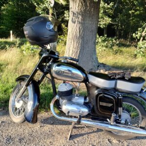 ČZ 125 typ 453 z roku 1961 – Socha Jaderná kráva, JE Dukovany, Lipňany 3