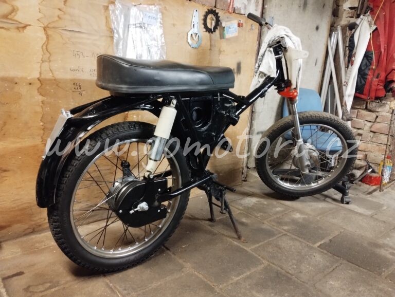 Jawa 90 typ 31 Roadster z roku 1969 - Zadní kolo, buben, rozeta, skládání zadku. 3