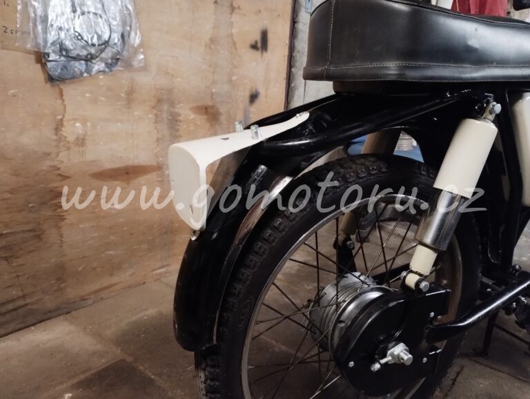 Jawa 90 typ 31 Roadster z roku 1969 - Zadní světlo, držák předního světla 6