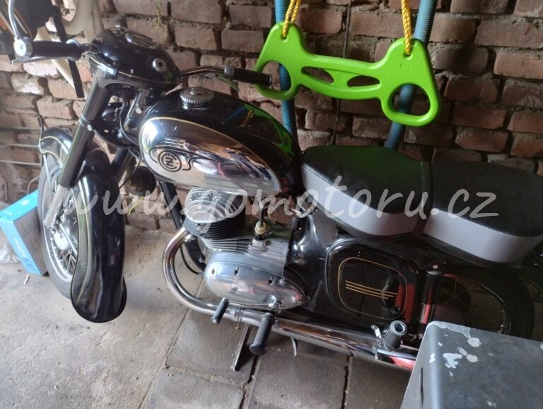 ČZ 125 typ 453 z roku 1961 - Deník 2026 4