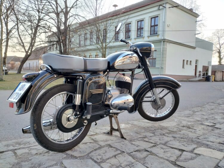 ČZ 125 typ 453 z roku 1961 – První projížďka 2026 [12]
