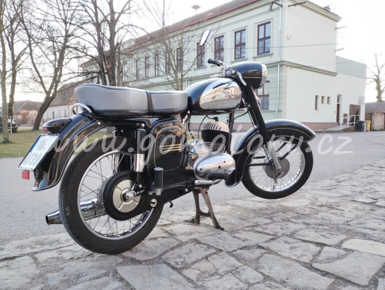 ČZ 125 typ 453 z roku 1961 - První projížďka 2026 4