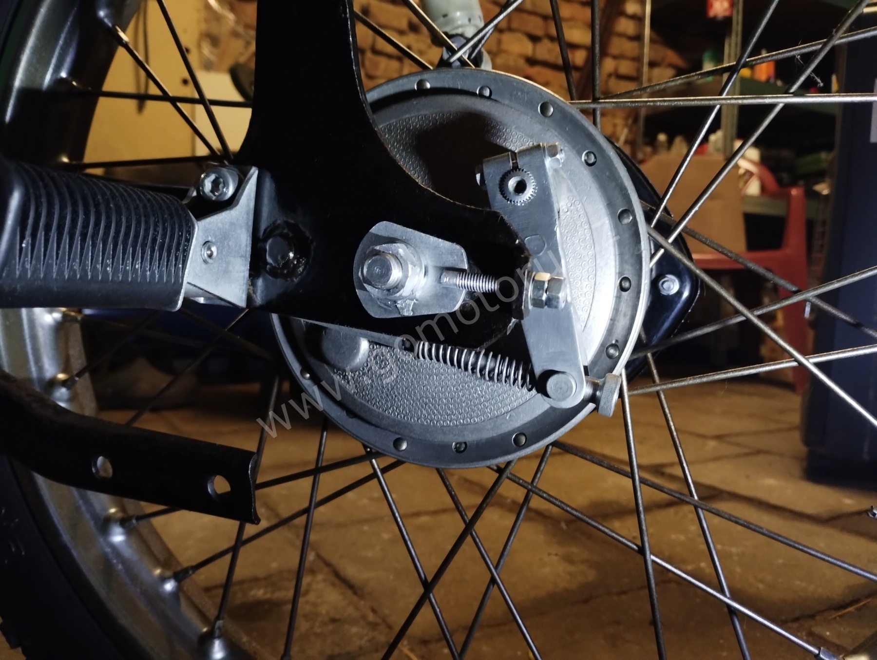 Jawa 90 typ 31 Roadster z roku 1969 - Zadní brzda 1