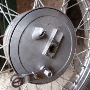 ČZ 125 typ 453 z roku 1961 - Demontáž předního kola 06