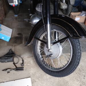 ČZ 125 typ 453 z roku 1961 - Montáž předního kola 05
