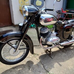ČZ 125 typ 453 z roku 1961 - Montáž předního kola 07