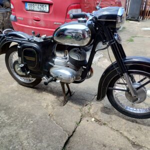 ČZ 125 typ 453 z roku 1961 - Montáž předního kola 08