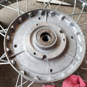 ČZ 125 typ 453 z roku 1961 - Výměna ložisek v předním kole 10