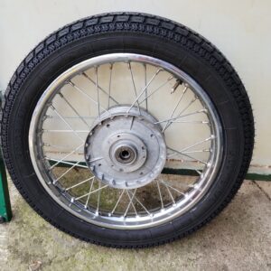 ČZ 125 typ 453 z roku 1961 - přezutí předního kola 13